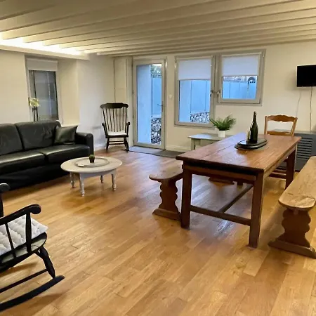 Maison De Pecheur A 1,5km De La *
