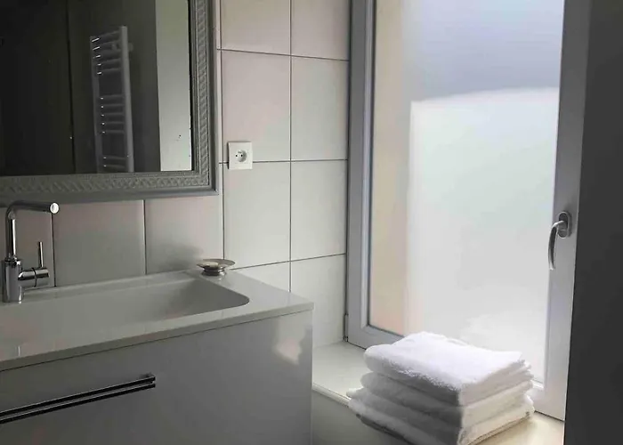 Maison De Pecheur A 1,5km De La *